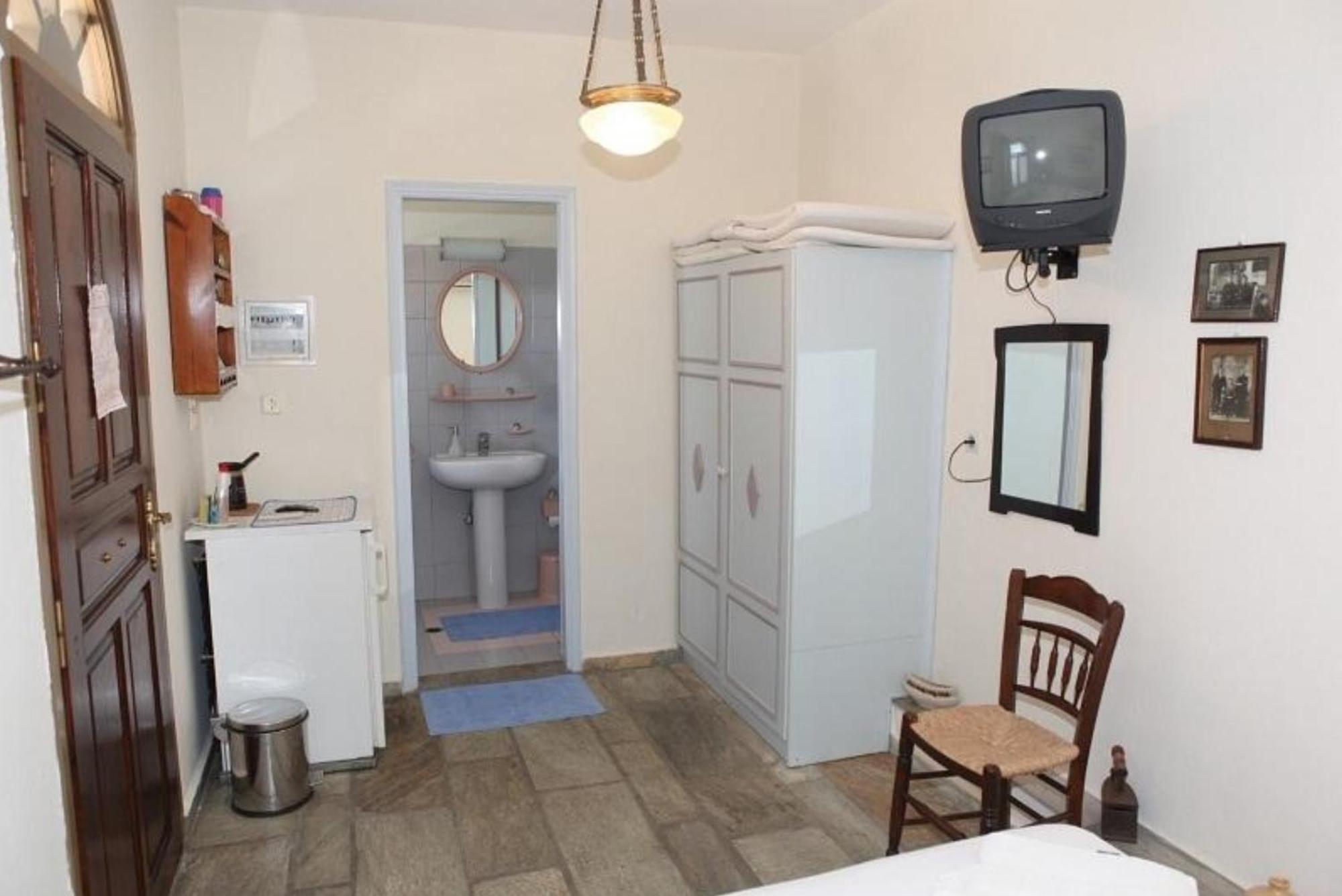Pleoussa Studio And Apartments Skopelos Town Ngoại thất bức ảnh