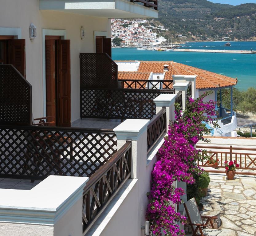 Pleoussa Studio And Apartments Skopelos Town Ngoại thất bức ảnh