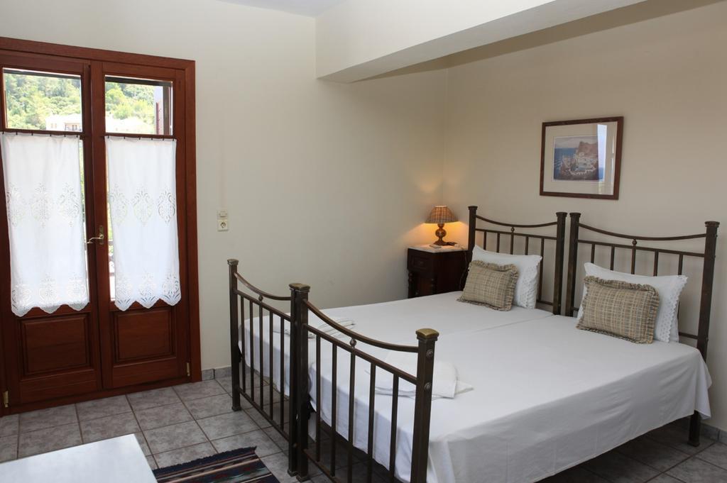 Pleoussa Studio And Apartments Skopelos Town Ngoại thất bức ảnh