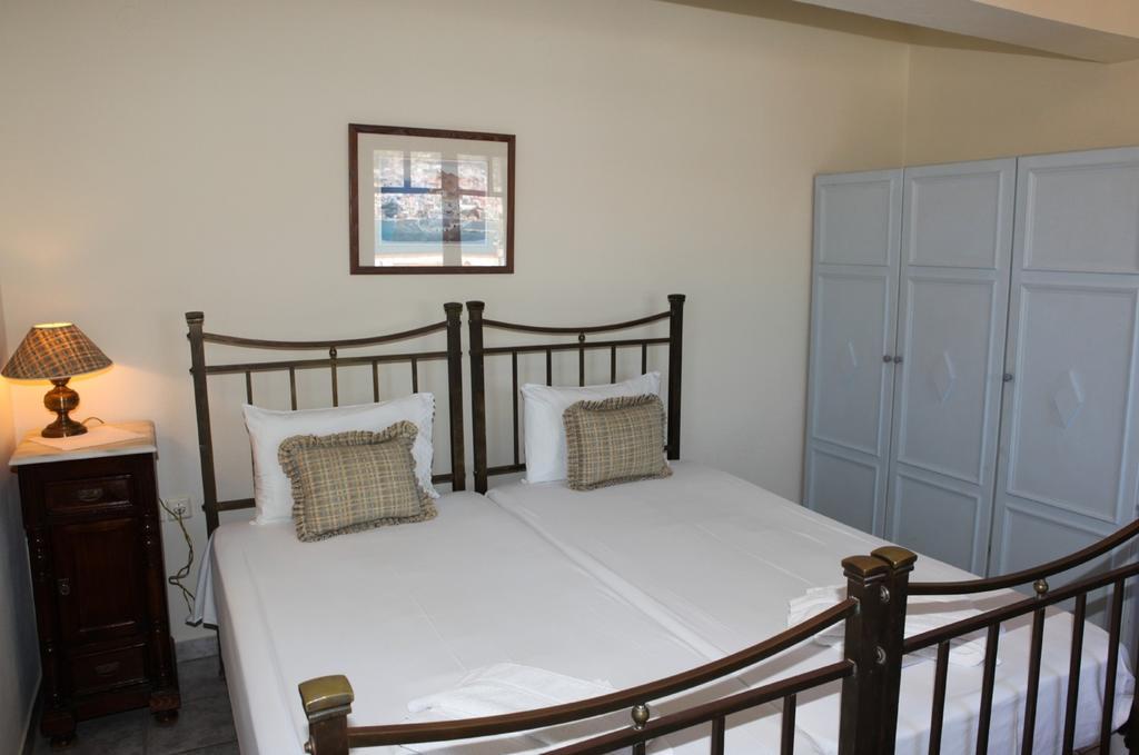 Pleoussa Studio And Apartments Skopelos Town Ngoại thất bức ảnh