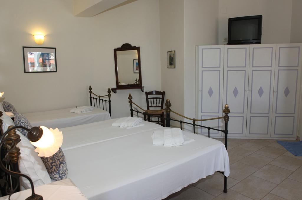 Pleoussa Studio And Apartments Skopelos Town Ngoại thất bức ảnh