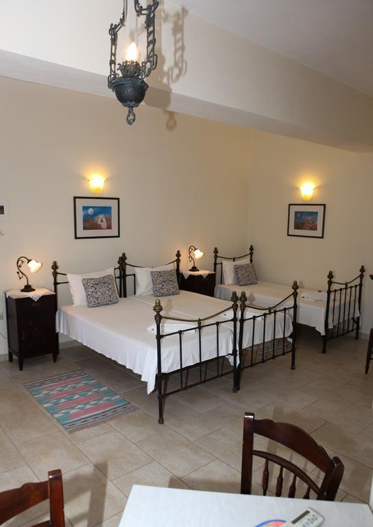 Pleoussa Studio And Apartments Skopelos Town Ngoại thất bức ảnh