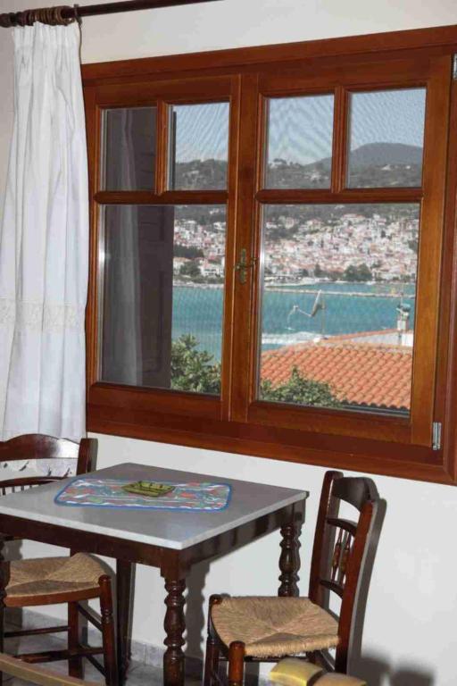 Pleoussa Studio And Apartments Skopelos Town Phòng bức ảnh