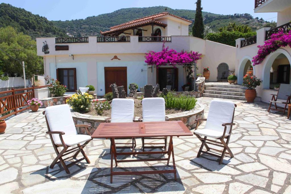 Pleoussa Studio And Apartments Skopelos Town Ngoại thất bức ảnh